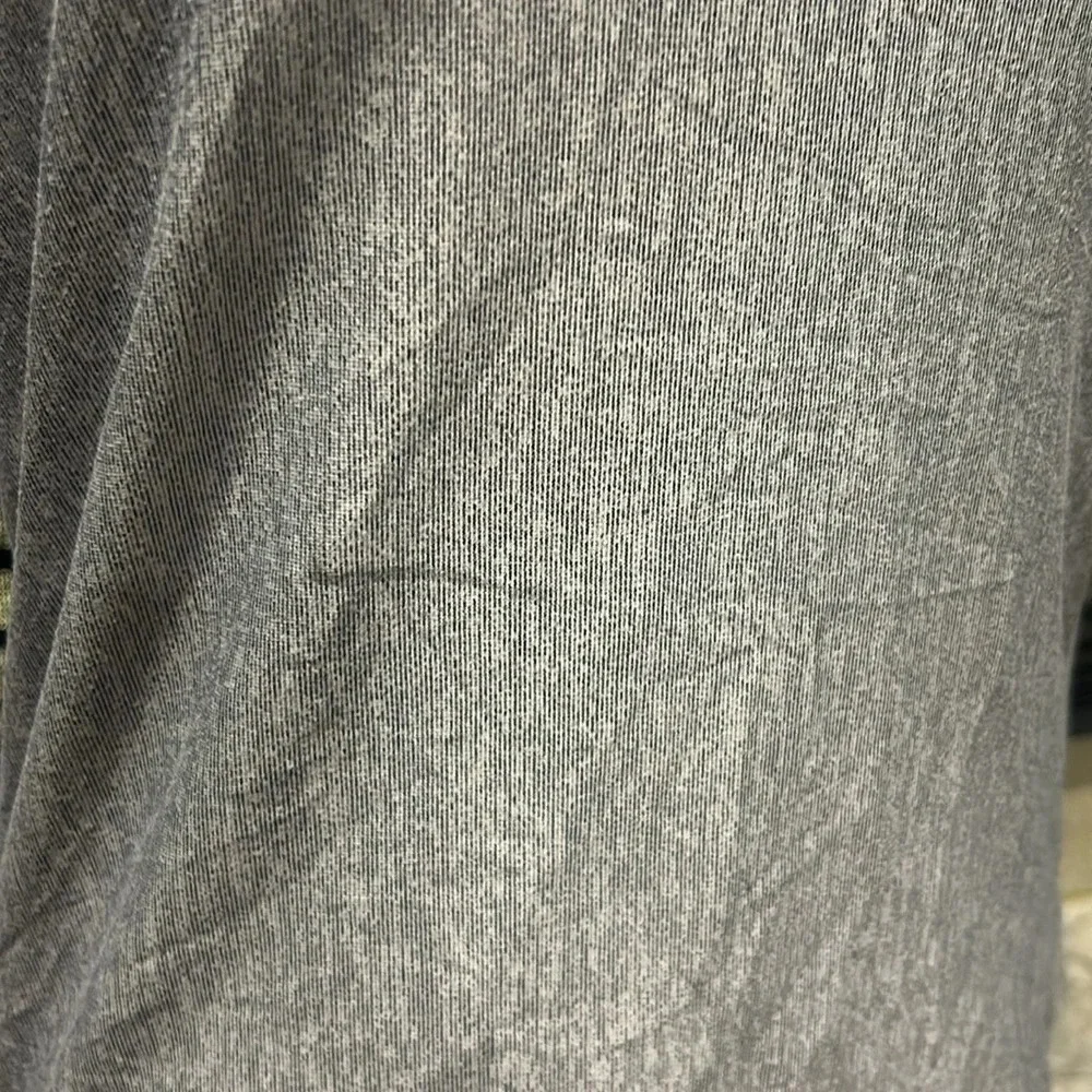 Nike Boys Dri-Fit Grey Logo Front Long Sleeve Athletic Tee Size‎ Large